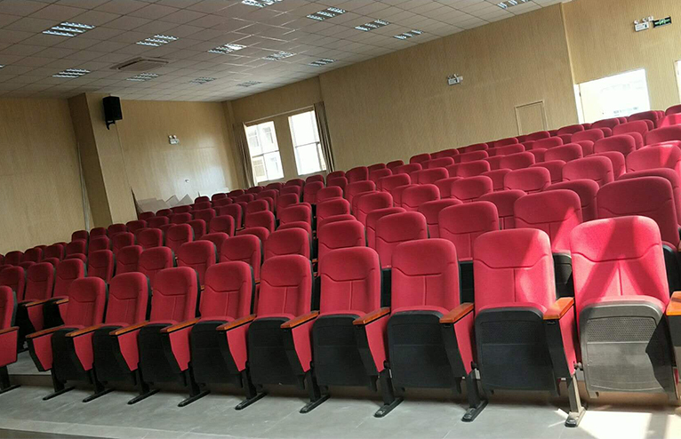 学校礼堂三级片香蕉视频